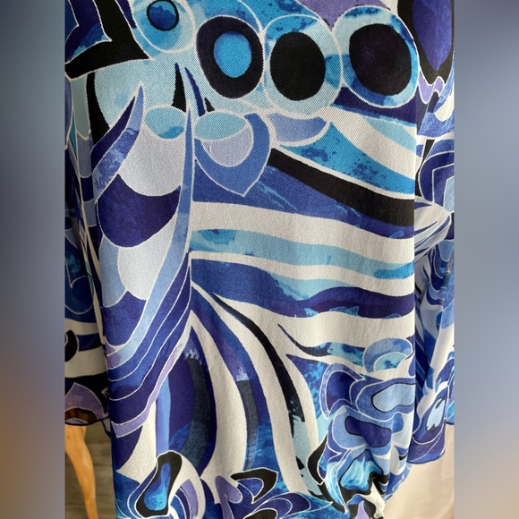 Traveler’s by Chico Blue Abstract Wrinkle Free Bouse- Traveler's size 3 - Picture 7 of 8